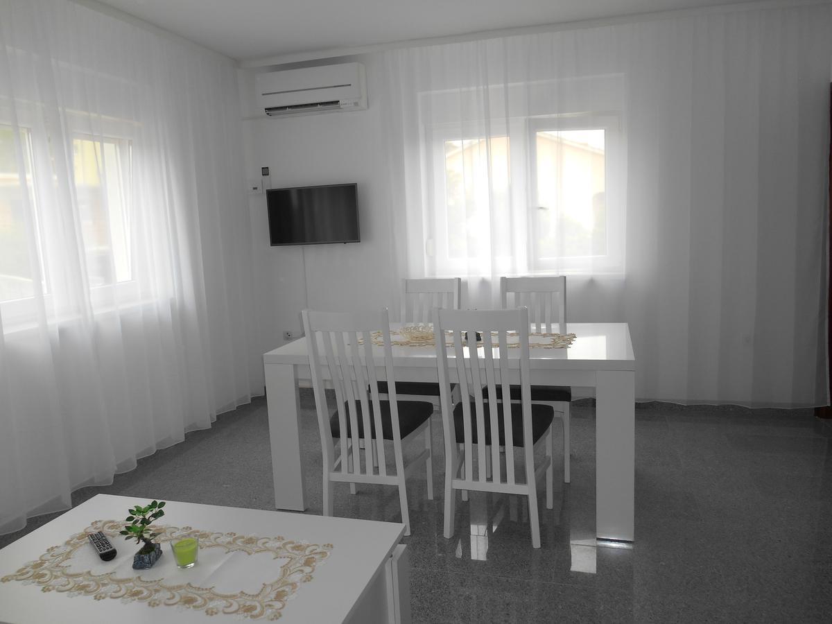 Apartments Diana Šmrika Εξωτερικό φωτογραφία